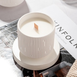 Velas perfumadas de cera de soja de aromaterapia de lujo con tarro de cerámica blanca hecho a mano para decoración navideña del hogar - Product Image 2