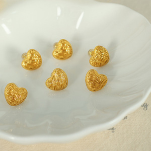 Boucles d'oreilles en or en forme de cœur, design géométrique, à porter tous les jours, bijoux de mode pour femmes - Product Image 2