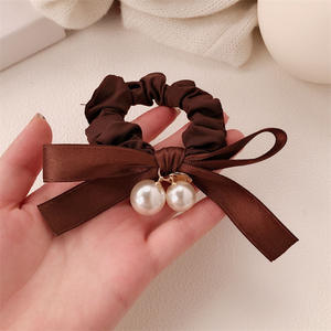 Diadema Elegante con Lazo de Satén para Mujer, Banda Elástica para el Cabello con Decoración de Perlas - Product Image 4