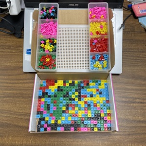 ชุดของเล่นเสริมพัฒนาการแบบโมเสกพิกเซล 700+ ชิ้น บล็อกต่อ DIY ของเล่น STEM มอนเตสซอรี่ ชุดเรียนรู้ OEM ODM HALO - Product Image 6