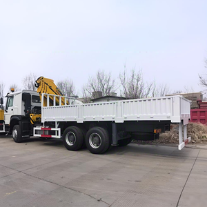 Camion-grue d'occasion Sinotruck Howo 6x4 Euro <span class=keywords><strong>2</strong></span>, 10 tonnes <span class=keywords><strong>de</strong></span> charge utile, capacité <span class=keywords><strong>de</strong></span> levage <span class=keywords><strong>de</strong></span> 15 tonnes, bras pliant, moteur, boîte <span class=keywords><strong>de</strong></span> vitesses, pompe - Product Image 1