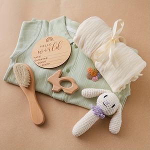 Juego de Regalo de 5 Piezas de Juguetes de Ganchillo Suaves Kaiyue para Bebés Recién Nacidos, Sonajero de Mano, Mordedor de Madera, Sonajero de Hitos, Juego de Regalo para Bebés - Product Image 4