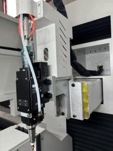 Machine de découpe laser 3KW pour tubes, découpeuse laser avec dispositif de chargement entièrement automatique - Product Image 1
