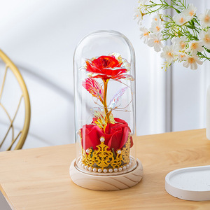 Lampe Rose Artificielle Sous Cloche en Verre avec Feuille d'Or – Ornement Créatif pour Fêtes et Cadeaux - Product Image 4