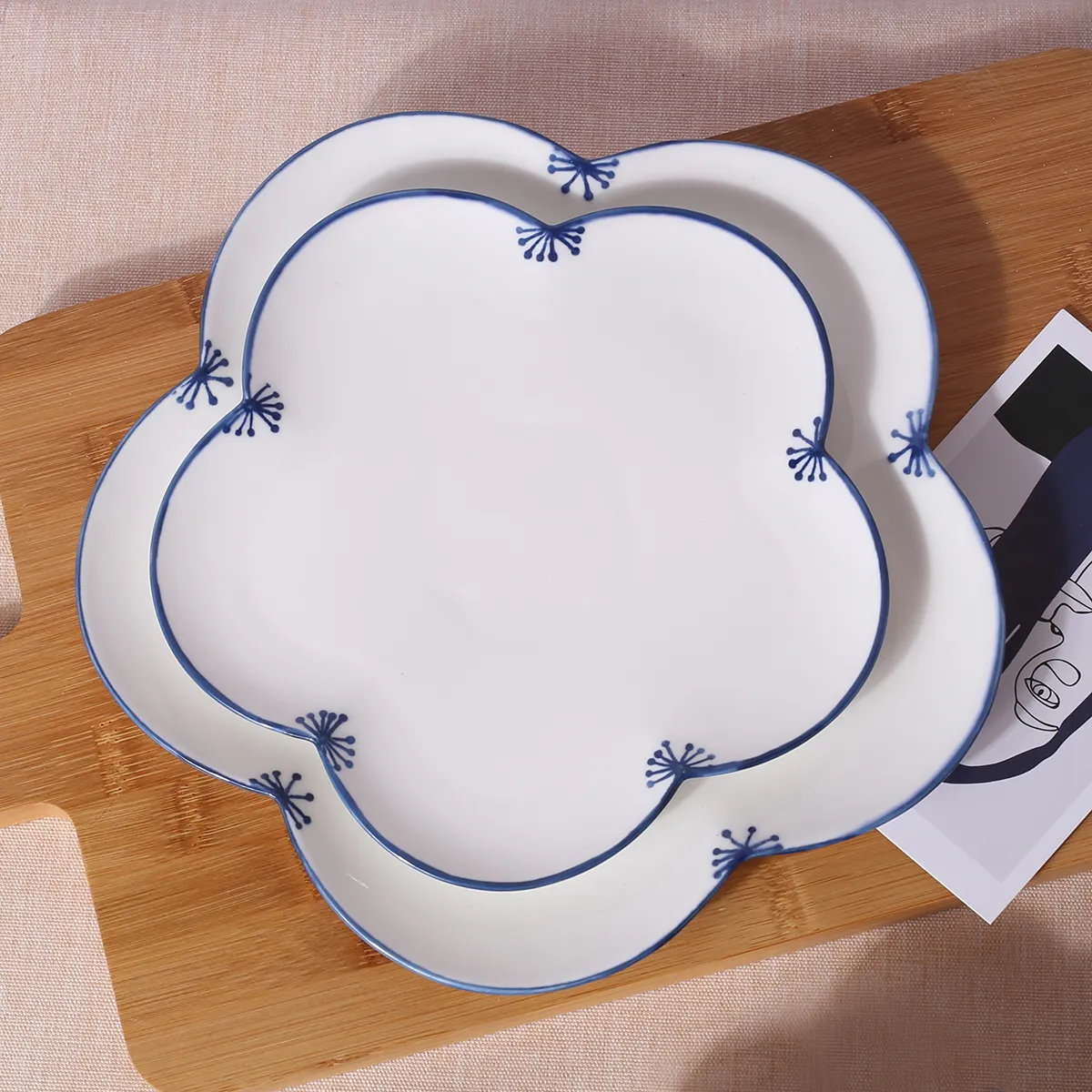 韓国日本セラミック青と白のフラワープレート磁器軽量ディナープレート皿
