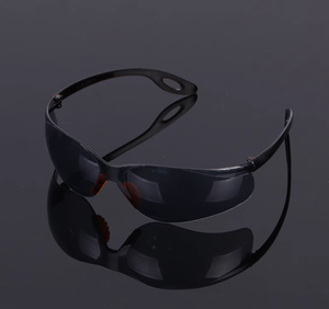 แว่นตานิรภัยเลนส์โพลีคาร์บอเนตใส กรอบทนทานสำหรับใช้งานในอุตสาหกรรม - Product Image 4