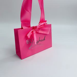 Bolsas de Regalo de Papel Rosa Intenso Personalizadas con Impresión en Lámina Plateada y Lazo de Cinta Rosa - Bolsas de Compras de Lujo para Marcas de Belleza y Pestañas - Product Image 3