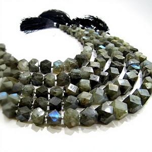 Labradorita natural azul brillante con forma retorcida, cuentas facetadas de 16 a 25 mm, se venden por hebra de 8 pulgadas de largo. - Product Image 1