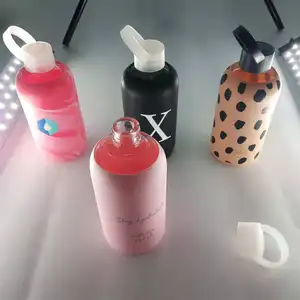 Garrafa de água isolada 500ml, latas personalizadas com manga de silicone e tampa de plástico personalizada