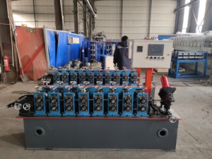 Uruguay Galvanizado Metal Stud And Track C U Perfil Dibujo Drywall Máquina formadora de rollos con punzonado en H - Product Image 2