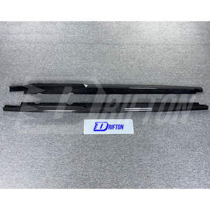 Falda lateral de fibra de carbono seca estilo GT RWD para Audi R8 2020-2024 - Product Image 4