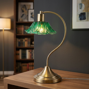 Lámpara de Mesa Tradicional de Latón con Pantalla de Cristal Verde en Forma de Flor, Base E12 LED para Dormitorio - Product Image 1