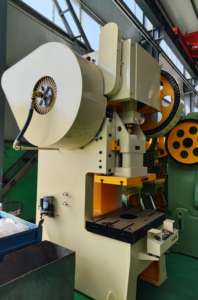 機械式パワープレスダイカッチング空気圧クラッチプレスPianohinge製造機ジャンクションボックス製造機パンチングマシン - Product Image 3