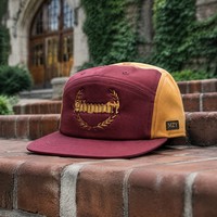 Topi Formal Dua Warna Burgundy Emas Custom, Gaya Streetwear, 5 Panel, Tanpa Struktur, Snapback, Bahan Katun Twill, Unisex, Cocok untuk Alumni