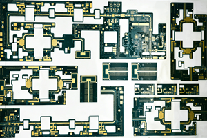 PCB et PCBA haute fréquence Rogers RT5880 de 0,02 micro-pouce pour équipement de communication à ondes millimétriques - Product Image 3