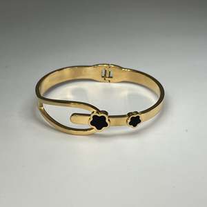 กำไลข้อมือแฟชั่น สแตนเลสสตีล 316L ชุบทอง PVD ดีไซน์ฝังสีดำ - Product Image 1