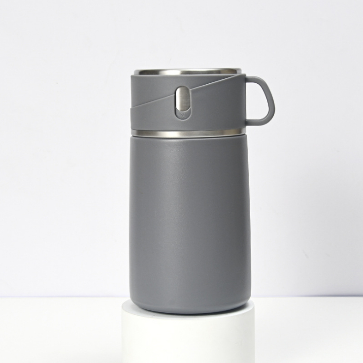 สีเทาเข้ม