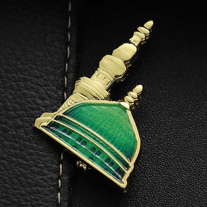 Épingle à badge chaude Épingles de pulvérisation de couleur or de luxe Conception de château 3D personnalisée Épingles en <span class=keywords><strong>métal</strong></span> en alliage de zinc en gros pour chapeaux ou vêtements - Product Image 5