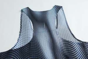 Camiseta Deportiva Personalizada para Hombre, Sublimada, de Poliéster y Elastano, Malla Transpirable, 85g, Tejido de Punto Ultraligero con Rejilla 3D, Secado Rápido - Product Image 4