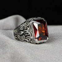 Cincin zirkon merah persegi bertatahkan perak kreatif Eropa Amerika perhiasan halus batu permata cincin pria