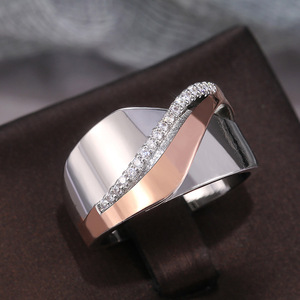Anello Minimalista da Donna con Fiocco Incrociato e Zirconia Cubica, Gioiello alla Moda - Product Image 6