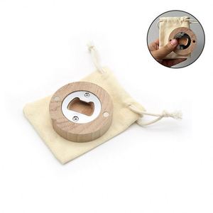 Juego de abridores de botellas de cerveza redondos de madera personalizados para boda con bolsa - Product Image 1
