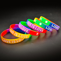 LOVE IS LOVE Bracelet en silicone imperméable arc-en-ciel pour la Saint-Valentin, événements, fêtes, activités, logo personnalisé
