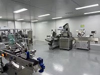 Machine de remplissage, de bouchage et d'étiquetage automatique personnalisable pour bouteilles, flacons, production industrielle