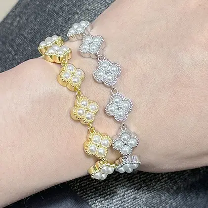 Braccialetti di perle di conchiglia all'ingrosso di gioielli cinesi placcati in oro con perle di peplo per ragazze