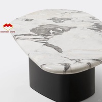 Table en quartzite de forme organique incurvée unique, table basse en marbre à bord irrégulier sur mesure pour villa, chambre, hôtel, mobilier
