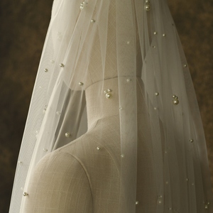 Voile de mariée classique en filet de perles, monocouche, doux, avec peigne à cheveux - Product Image 1