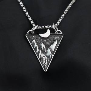 Collier pendentif triangle en acier inoxydable pour homme avec motif montagne et forêt, asymétrie géométrique, bijou cadeau pour vêtements - Product Image 3