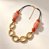 Collier perlé fait main de style vintage QS pour femme, en acier inoxydable, avec chaîne en corde dorée et design rond