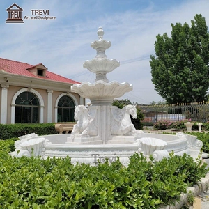 Decorazione intagliata a mano <span class=keywords><strong>in</strong></span> marmo <span class=keywords><strong>pietra</strong></span> giardino all'aperto fontana di acqua <span class=keywords><strong>con</strong></span> la statua di cavallo per la vendita