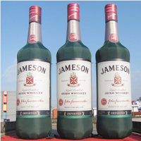 Bouteille géante gonflable de whisky irlandais Jameson pour la publicité en bar