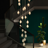 Luminaire suspendu en forme d'œuf en verre givré de qualité supérieure avec base cannelée dorée pour hall d'entrée, escalier et plafond haut monumentaux