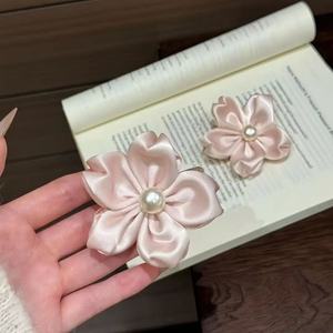 Pinzas para el pelo con lazo de flor de cerezo rosa y lunares, pinzas de pico de pato laterales dulces, accesorios para el cabello de estilo elegante para niñas, uso diario - Product Image 4