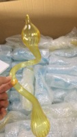 Éclairage lustre en verre soufflé jaune citron de maison moderne