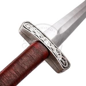 Antico giocattolo spada guerriero vichingo in schiuma del decimo secolo - Product Image 5