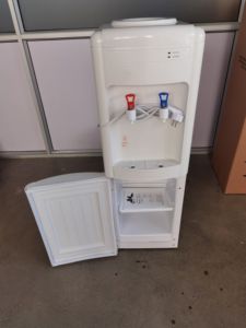 Distributeur <span class=keywords><strong>d</strong></span>'<span class=keywords><strong>eau</strong></span> électrique autoportant automatique en acier inoxydable de 5 gallons <span class=keywords><strong>refroidisseur</strong></span> <span class=keywords><strong>d</strong></span>'<span class=keywords><strong>eau</strong></span> de <span class=keywords><strong>comptoir</strong></span> chaud et froid pour hôtel domestique - Product Image 3