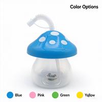 Mignon gobelet en plastique en forme de champignon avec lumière LED transparente, idéal pour les fêtes d'enfants et comme cadeau.