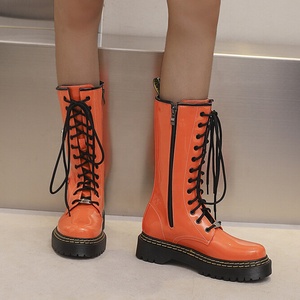 Bottines à lacets pour femmes, grande taille 48, en métal décoratif, à talons plats, mi-mollet, avec fermeture éclair latérale, en cuir verni - Product Image 2