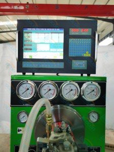Banc d'essai de pompe à injection diesel numérique 12 cylindres Beacon Machine BC3000+D avec affichage numérique - Product Image 3