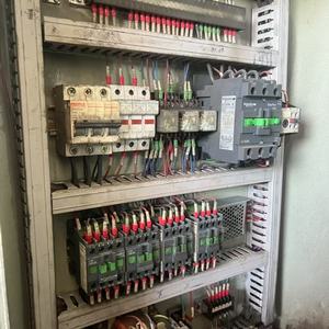 Machine de pliage mécanique automatique en acier inoxydable de 200 tonnes 6000 mm d'occasion pour le traitement des tôles épaisses - Product Image 5