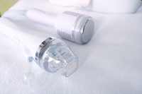 Dispositivo de Cuidado Facial 2 en 1 2026 con Agujas Aislantes para Eliminación de Cicatrices de Acné, Reafirmación, Tensado y Blanqueamiento de la Piel para Salón