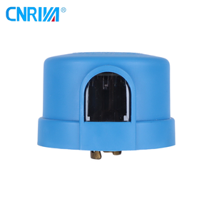 בקרת תאורה פוטואלקטרית חיצונית CNRIYA, מתג יום/לילה אוטומטי עבור צינורות תאורה, דירוג IP65, 105-305V, תאורת LED זמינה - Product Image 1