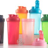 Shake Cup Protein Powder Sports Water Bottle avec Ball Milkshake Mixing Cup 600ml Full Color Logo personnalisable Bouteille d'eau