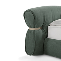Lit capitonné de luxe au design italien avec une artisanat exquis