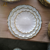 JINDA Luxury Factory Ensemble de 13 assiettes de mariage en verre blanc, motif tournesol, avec assiettes de présentation à bord doré transparent