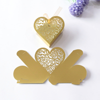 Boîtes 3D de faveur de mariage Boîtes à bonbons creuses en forme de cœur avec rubans pour la décoration de table
